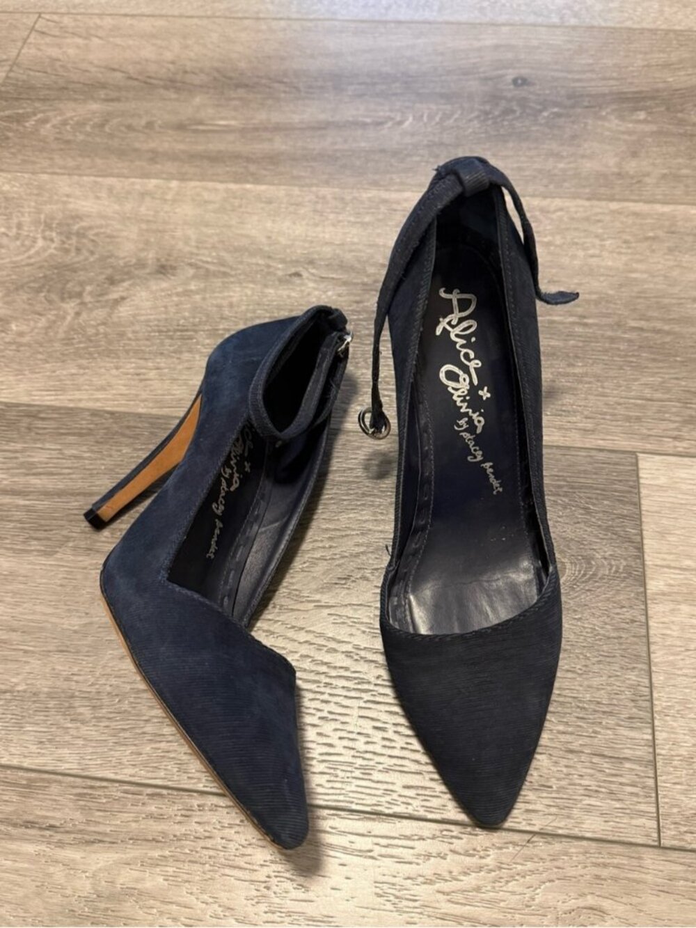 Alice + Olivia Navy Pointed-Toe Ankle Tie Heels size 36.5